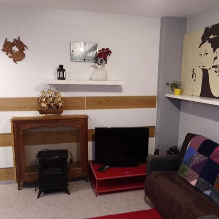 פריז Guesthouse Familial Pour 2,3,4 Personnes De 44M2- Accessible Handic -Rez De Chaussee-Vues Sur Rue Et Patio Prive - Sejour, Chambre Separee-Cuisine,Salle De Bain,Lit Double Et Canape-Lit 2Pers-Entree De La Rue Berzelius-5 Minutes Du Metro Brochant-Lig מראה חיצוני תמונה
