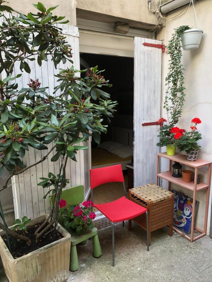 פריז Guesthouse Familial Pour 2,3,4 Personnes De 44M2- Accessible Handic -Rez De Chaussee-Vues Sur Rue Et Patio Prive - Sejour, Chambre Separee-Cuisine,Salle De Bain,Lit Double Et Canape-Lit 2Pers-Entree De La Rue Berzelius-5 Minutes Du Metro Brochant-Lig מראה חיצוני תמונה