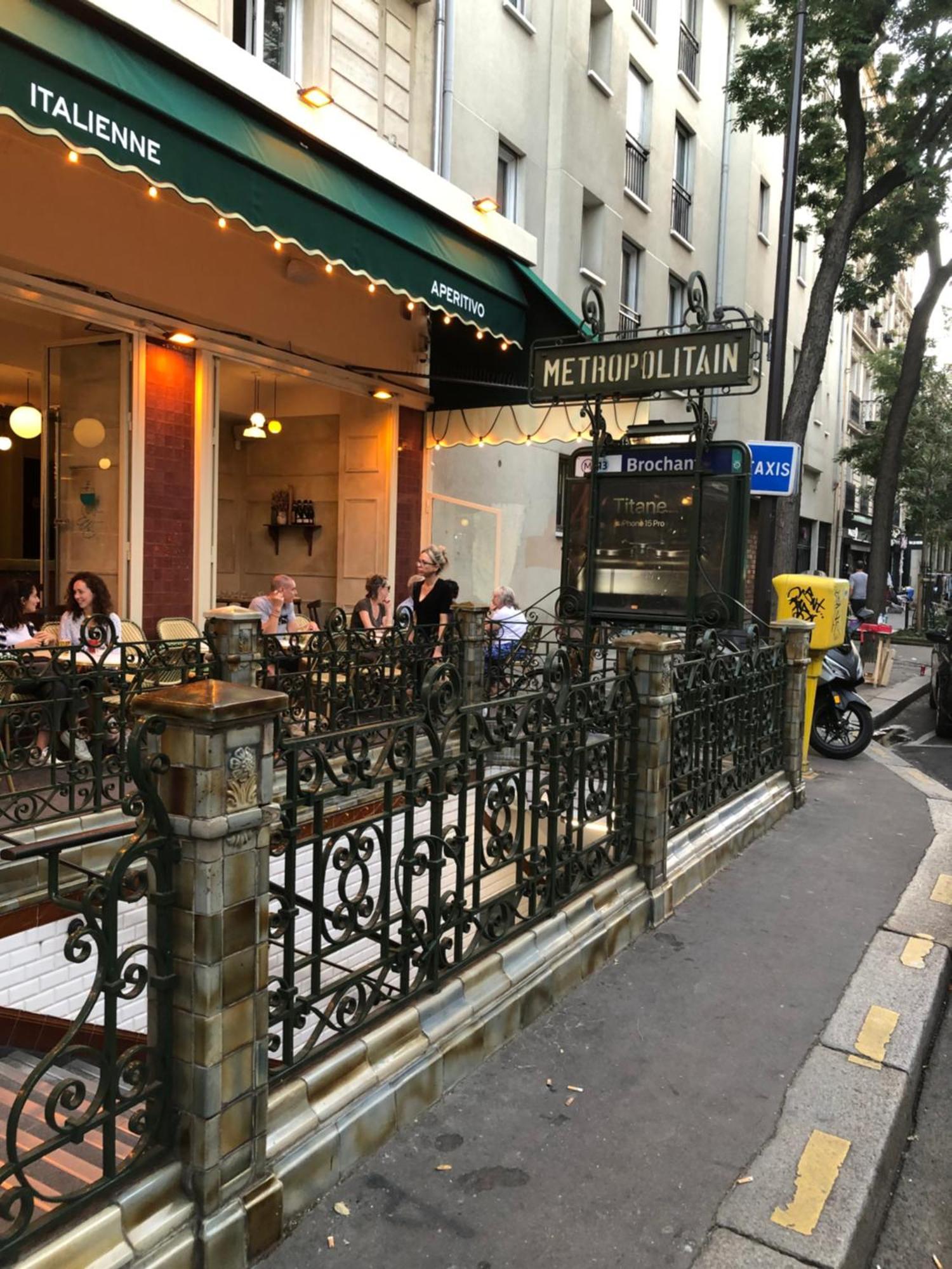 פריז Guesthouse Familial Pour 2,3,4 Personnes De 44M2- Accessible Handic -Rez De Chaussee-Vues Sur Rue Et Patio Prive - Sejour, Chambre Separee-Cuisine,Salle De Bain,Lit Double Et Canape-Lit 2Pers-Entree De La Rue Berzelius-5 Minutes Du Metro Brochant-Lig מראה חיצוני תמונה