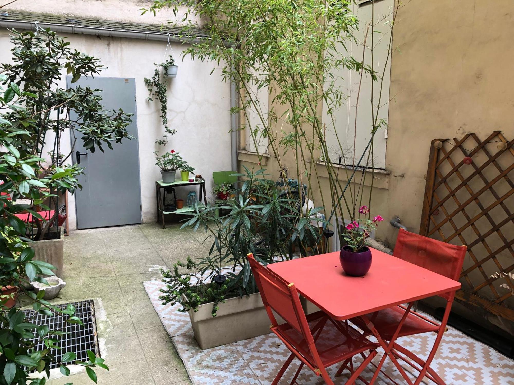 פריז Guesthouse Familial Pour 2,3,4 Personnes De 44M2- Accessible Handic -Rez De Chaussee-Vues Sur Rue Et Patio Prive - Sejour, Chambre Separee-Cuisine,Salle De Bain,Lit Double Et Canape-Lit 2Pers-Entree De La Rue Berzelius-5 Minutes Du Metro Brochant-Lig מראה חיצוני תמונה