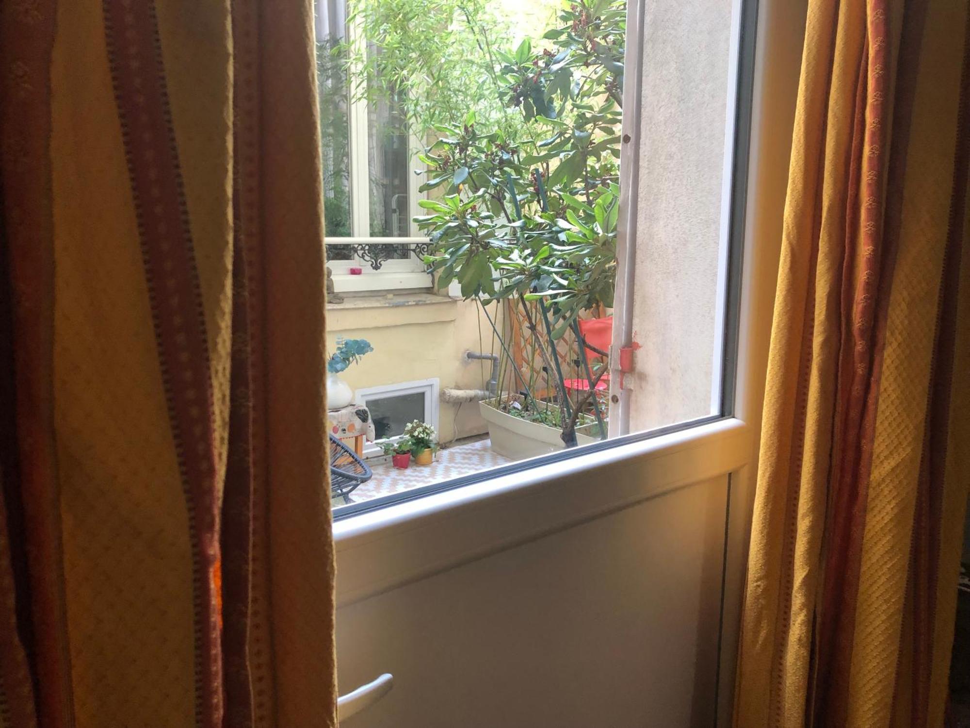 פריז Guesthouse Familial Pour 2,3,4 Personnes De 44M2- Accessible Handic -Rez De Chaussee-Vues Sur Rue Et Patio Prive - Sejour, Chambre Separee-Cuisine,Salle De Bain,Lit Double Et Canape-Lit 2Pers-Entree De La Rue Berzelius-5 Minutes Du Metro Brochant-Lig מראה חיצוני תמונה