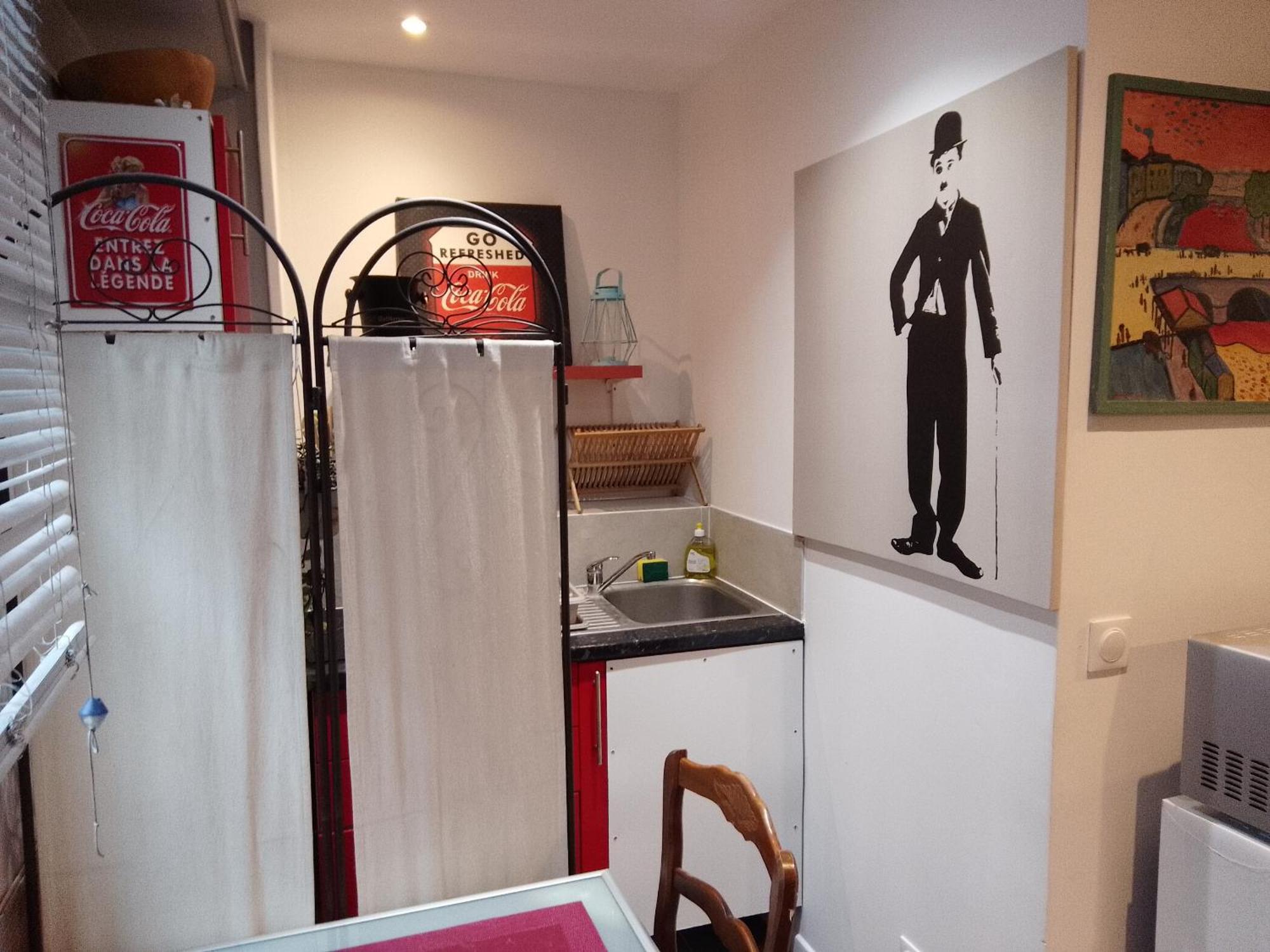 פריז Guesthouse Familial Pour 2,3,4 Personnes De 44M2- Accessible Handic -Rez De Chaussee-Vues Sur Rue Et Patio Prive - Sejour, Chambre Separee-Cuisine,Salle De Bain,Lit Double Et Canape-Lit 2Pers-Entree De La Rue Berzelius-5 Minutes Du Metro Brochant-Lig מראה חיצוני תמונה