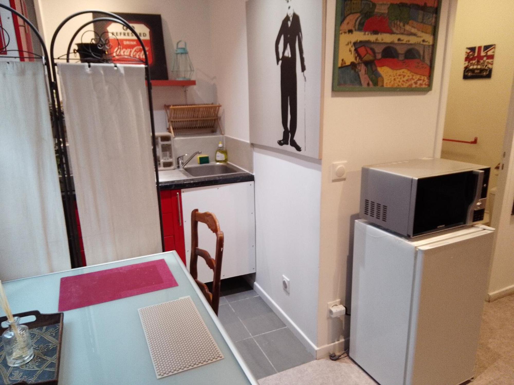פריז Guesthouse Familial Pour 2,3,4 Personnes De 44M2- Accessible Handic -Rez De Chaussee-Vues Sur Rue Et Patio Prive - Sejour, Chambre Separee-Cuisine,Salle De Bain,Lit Double Et Canape-Lit 2Pers-Entree De La Rue Berzelius-5 Minutes Du Metro Brochant-Lig מראה חיצוני תמונה